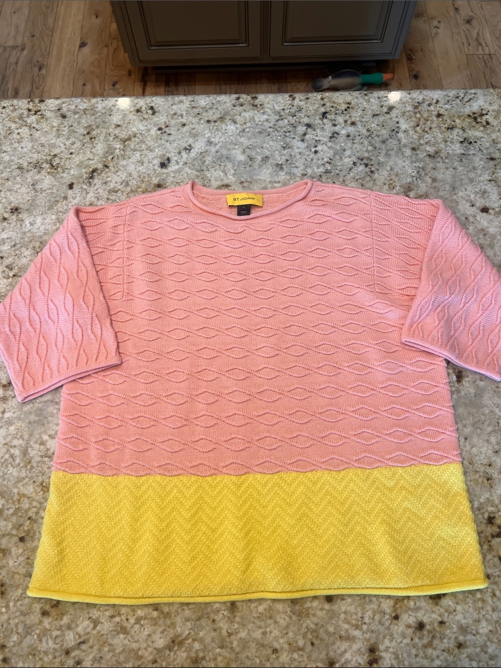 ST. JOHN COLLECTION 100% WOOL KNIT SWEATER Peach/pink & yellow size Medium